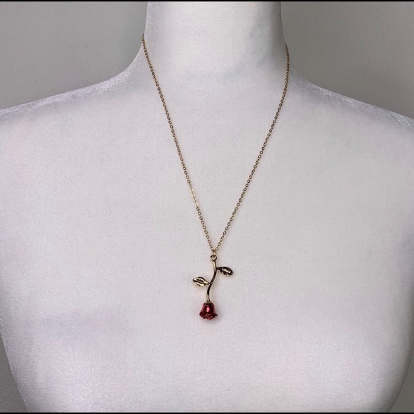 Rose Necklace🌹🌹Perfect for Valentines Day🎀❤️💕 - Picture 3 of 4